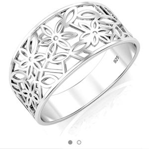 Gorgeous 925 Sterling Silver Ring 🌸